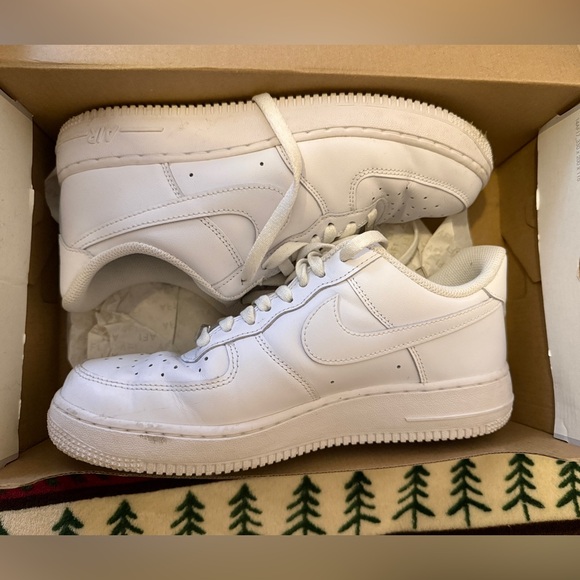Nike Air Force 1 '07 White Sneakers - Picture 2 of 4